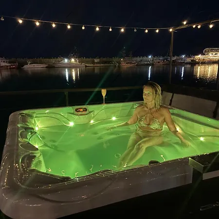 Botel Seaesta Floating House *