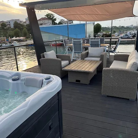 Seaesta Floating House Constanţa