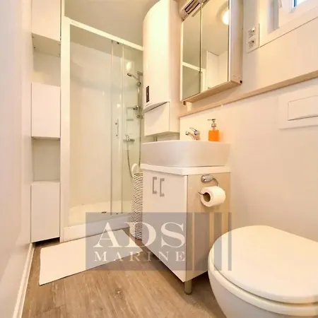 船上ホテル Seaesta Floating コンスタンツァ