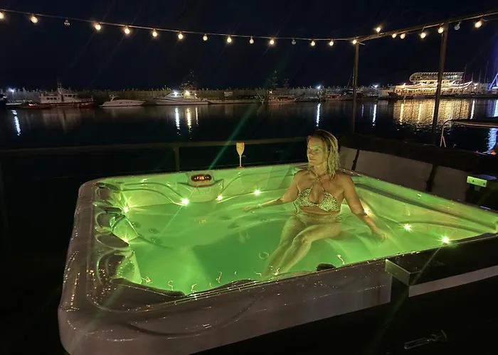 船上ホテル Seaesta Floating *