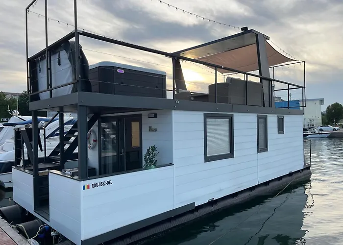 船上ホテル Seaesta Floating