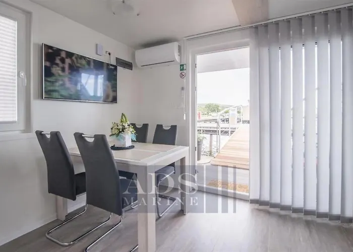 Seaesta Floating * コンスタンツァ