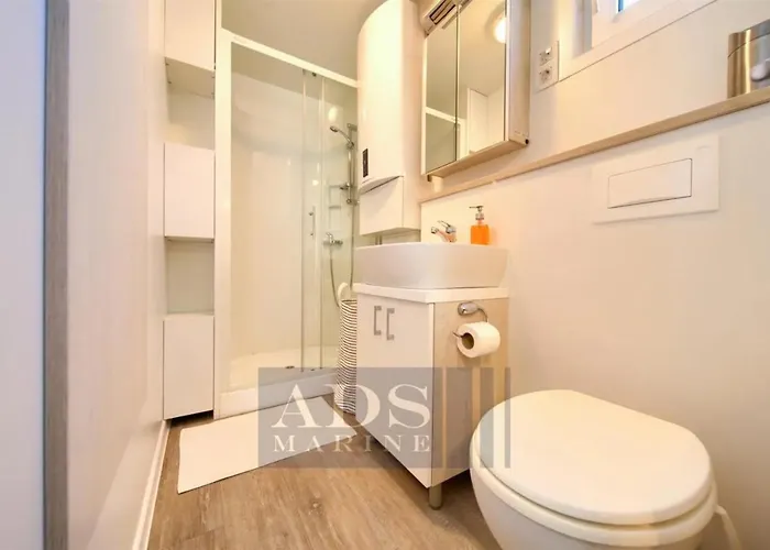 船上ホテル Seaesta Floating コンスタンツァ